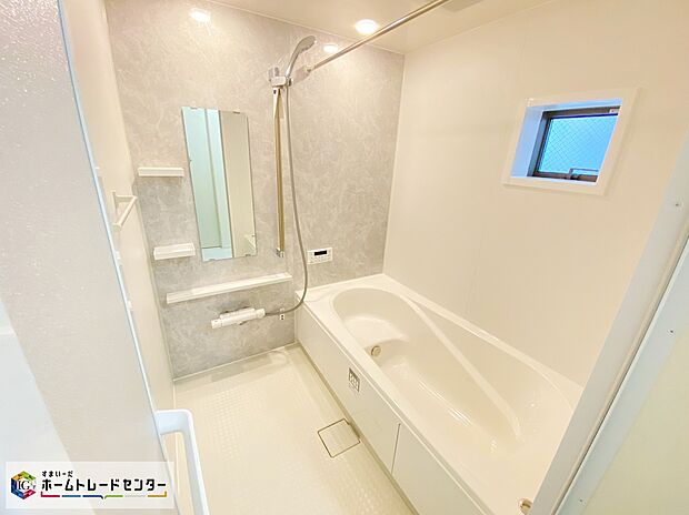 【浴室】≪Bathroom≫
毎日の疲れを癒す浴室は1坪タイプです。足を伸ばしてゆっくりとくつろげます。浴室乾燥機付きのバスルームとなっております♪