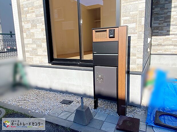 【宅配ボックス】≪Delivery box≫
今の時代にあると助かる「宅配ボックス」も完備しているので、不在時にも宅配便の受け取りを気にする煩わしさがありません♪