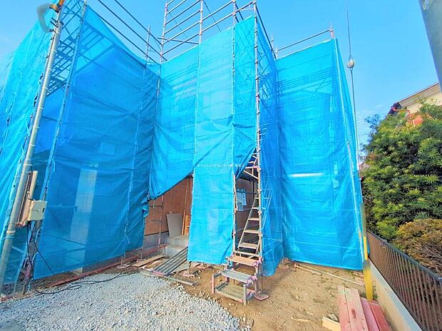 【現地外観写真】≪内覧以外にも資金計画やライフプランに寄り添ったご提案をいたします♪≫
全棟バルコニー付き☆
南側に配置されたバルコニーで、洗濯や布団干しも快適です♪