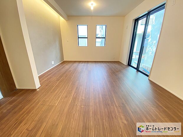 【リビング】≪Living room≫
広々としたLDKに、自分好みのインテリアでレイアウト。季節ごとに模様替えなども、楽しみの一つとなりそうです。