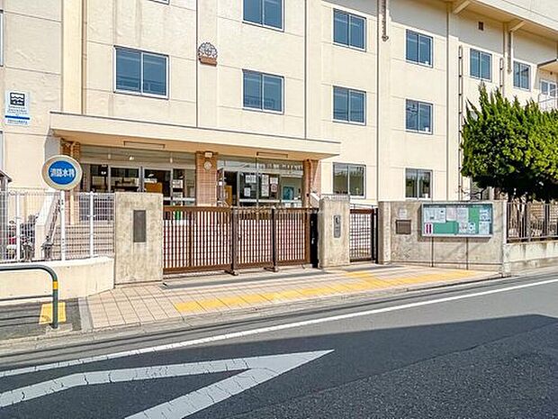 足立区立第十二中学校(約500m)