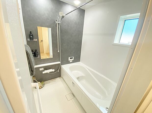 【収納】≪Walk in closet≫
収納力豊富なウォークインクローゼットを設置。洋服や小物類など、目的に応じてすっきり美しい収納を実現します。