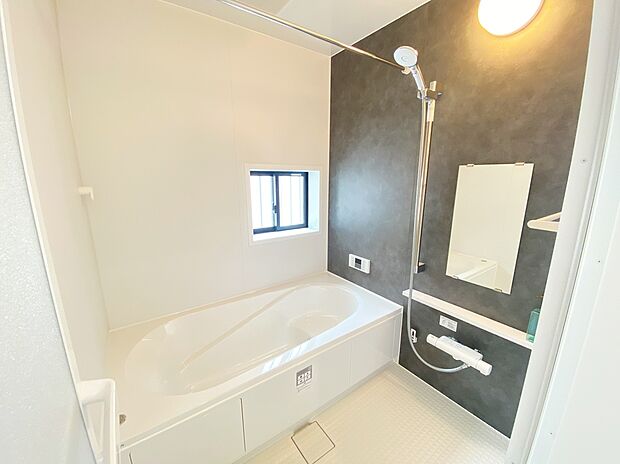 【浴室】≪Bathroom≫
スイッチひとつでバスタイムの準備ができるオートバスが便利♪雨の日や夜間の洗濯に便利な「浴室乾燥機」も標準装備です！