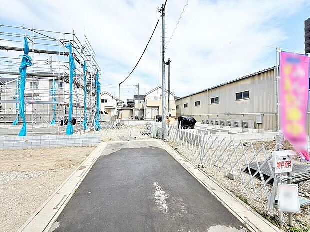 【前面道路含む現地写真】（2026.03撮影）カースペース車種により2台分可能！