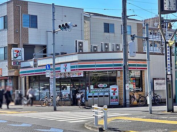 セブンイレブン足立青井駅前店（約150m）