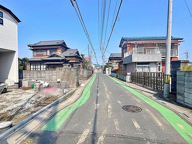 【前面道路含む現地写真】≪内覧以外にも資金計画やライフプランに寄り添ったご提案をいたします♪≫
旧江戸川にほど近く、開放感あふれる立地。休日にお散歩も楽しめます◎