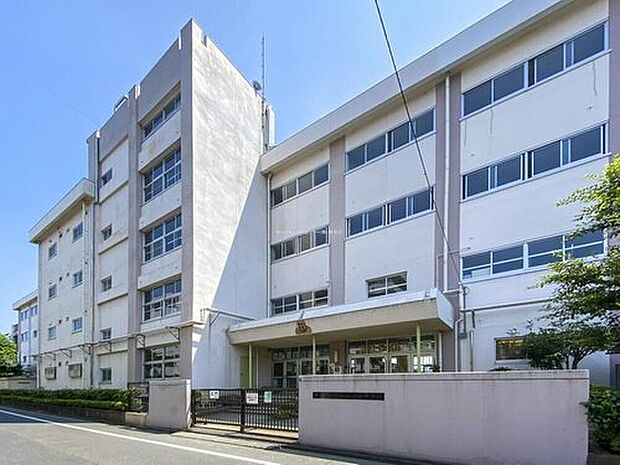 葛飾区立水元中学校(約700m)