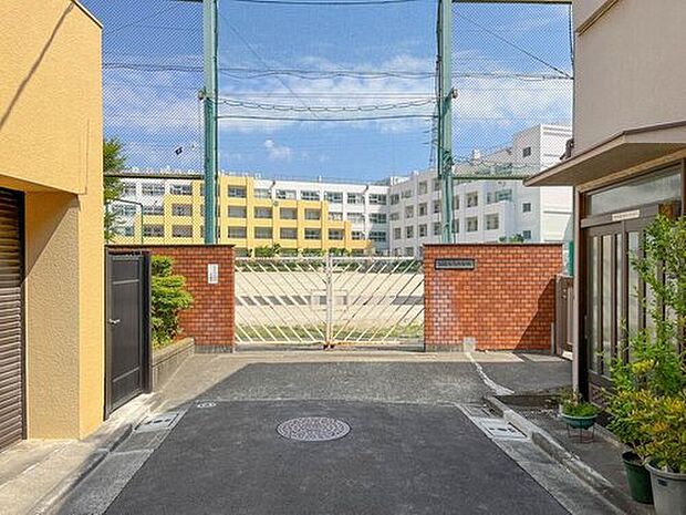 足立区立第九中学校(約600m)