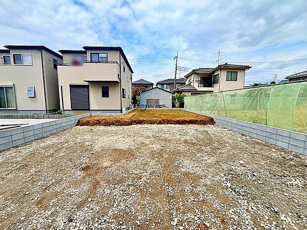 【現地外観写真】≪2026.04撮影≫
長期優良住宅：設備や広さなどの条件を満たし、将来にわたって長く住み続けられると国から認められた住宅のことです。減税や保険料、住宅ローン金利の優遇など嬉しいメリットもたくさん♪