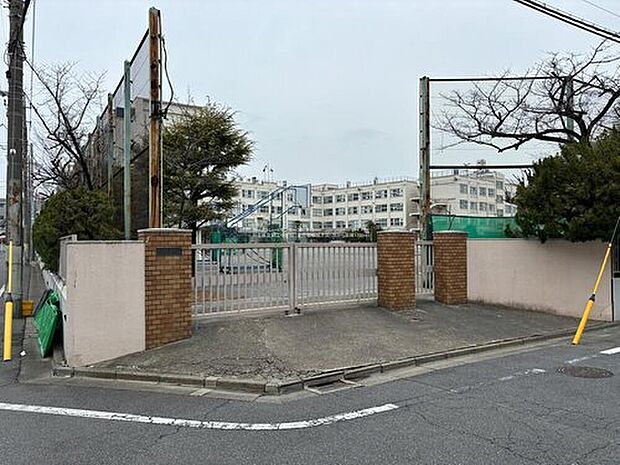 足立区立渕江中学校（約1,100m）