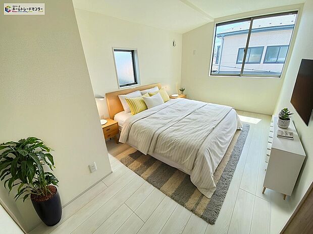 【居室】≪Room≫
常に明るい2階洋室！日中の電気使用がないので、家計にも助かります！
自分好みのインテリアやレイアウトを考えるのも楽しみです。
※家具をCGで加工しています。家具付き販売ではございません。