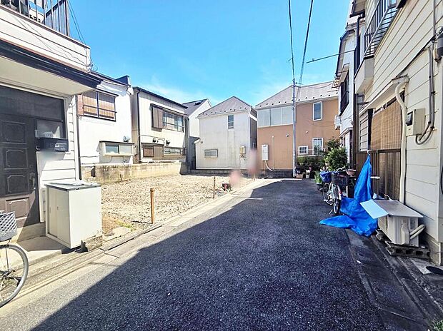 【前面道路含む現地写真】【2026.05撮影】閑静な住宅街に立地し、暮らしやすい住環境が魅力！