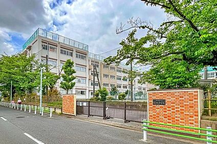 葛飾区立東金町中学校 700ｍ(徒歩9分)