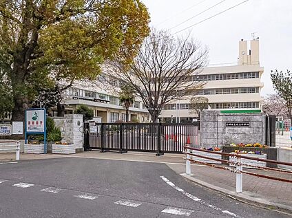 三郷市立吹上小学校 850ｍ(徒歩11分)