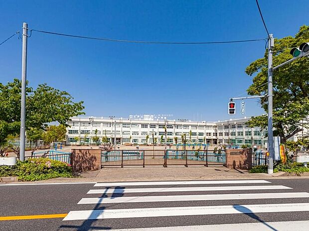 江戸川区立江戸川小学校(約160m)