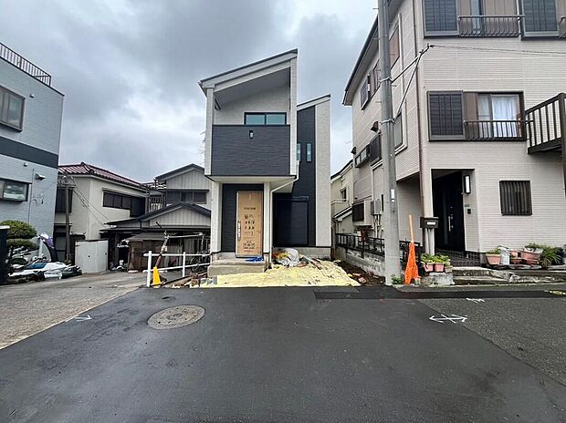 【現地外観写真】太陽光発電&エコジョーズで、ガス・電気料金を上手に節約♪
広々20.1帖のLDK!こだわりの家具でコーディネイトしてみませんか?
