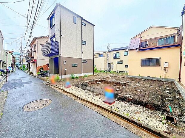 【前面道路含む現地写真】≪内覧以外にも資金計画やライフプランに寄り添ったご提案をいたします♪≫
消防署や警察署など防災拠点となる建物に求められる最も高い耐震性能を持つ住宅基準で、震度7ほどの地震にも耐えられる安心の設計です♪