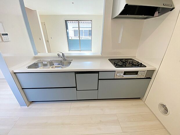 【キッチン】≪Kitchen≫
どこを開けても大容量収納のビッグスライドキッチン。圧力鍋やパスタ鍋などかさばる調理器具も楽々収納できます☆
