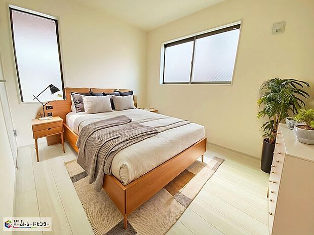 【居室】≪Room≫
明るい室内は、風通しも良く、大変居心地の良い空間となっております。爽やかな風を感じて起きる朝は、快適生活の始まりに！
※家具をCGで加工しており、家具付き販売ではございません。
