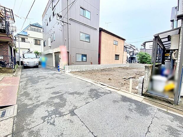 【前面道路含む現地写真】現地（2026年6月）撮影
◆住宅性能評価の6項目で最高等級を取得！◆
耐震等級(倒壊・損傷等防止)・耐風等級・劣化対策等級
ホルムアルデヒド対策等級・維持管理対策等級