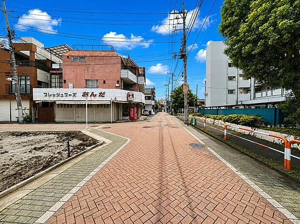 【前面道路含む現地写真】≪見学予約可能!≫ららテラス北綾瀬やアリオ亀有店ららテラス北綾瀬やアリオ亀有店などの大型ショッピングモールまで自転車で10分圏内の暮らしやすいエリアです♪