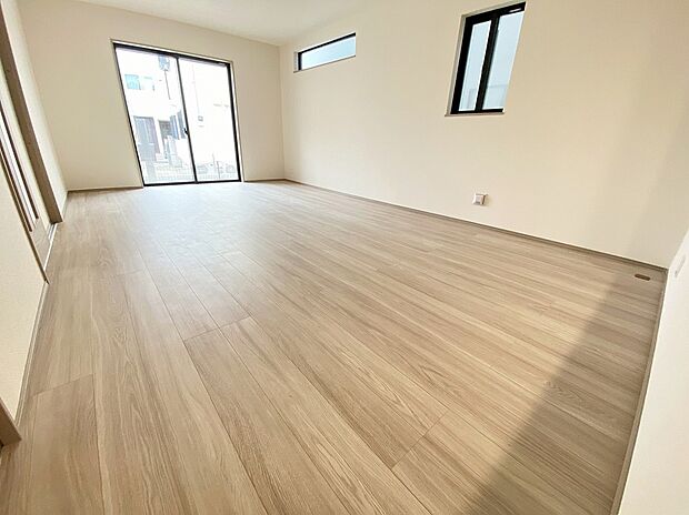 【リビング】≪Living room≫
広々とした開放感あふれるリビングです。ゆったり寛げる充分な広さがございますので、ご家族でインテリアのレイアウトを考えるのも楽しみになりそうです☆
