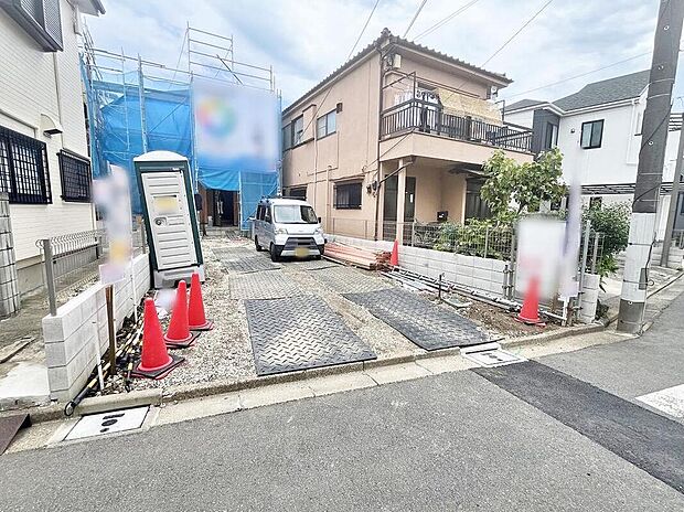 【前面道路含む現地写真】この街で暮らしたくなる魅力が満載。利便性と自然、周辺環境の心地よさは写真や文章では伝えきれません。日々の動線や採光、周辺施設との距離感まで、ぜひ現地でご体感ください。現地（2026年06月）撮影