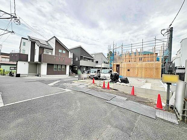 【前面道路含む現地写真】WIC・SIC（A・C号棟）付きで収納力充実！衣類や靴はもちろん、かさばる荷物もすっきり整理できる、暮らしやすい住まいです♪＜現地（2026年6月）撮影＞
