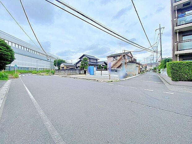 【前面道路含む現地写真】≪内覧以外にも資金計画やライフプランに寄り添ったご提案をいたします♪≫徒歩圏内にスーパーやドラッグストア、コンビニなどの買い物施設が充実!