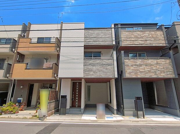 【前面道路含む現地写真】嬉しい南面バルコニーで洗濯物も布団干しも楽々♪
現地(2026年7月)撮影