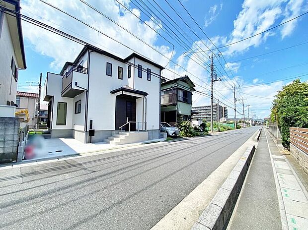 【前面道路含む現地写真】≪見学予約可能!≫利便性と自然、周辺環境の心地よさは写真や文章では伝えきれません。日々の動線や採光、周辺施設との距離感まで、ぜひ現地でご体感ください。