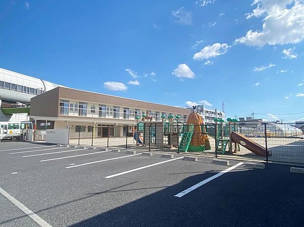 彦成幼稚園(約900m)
