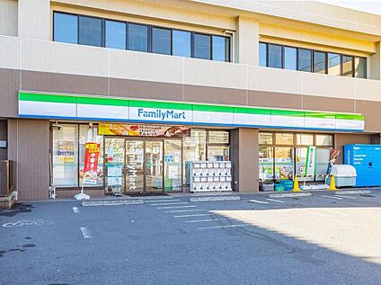 ファミリーマート足立宮城一丁目店 230m(徒歩3分)