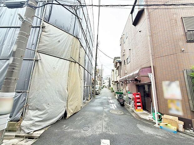 【前面道路含む現地写真】現地(2026年9月)撮影 4LDK &駐車スペース2台分!来客時も安心して駐車いただけます♪