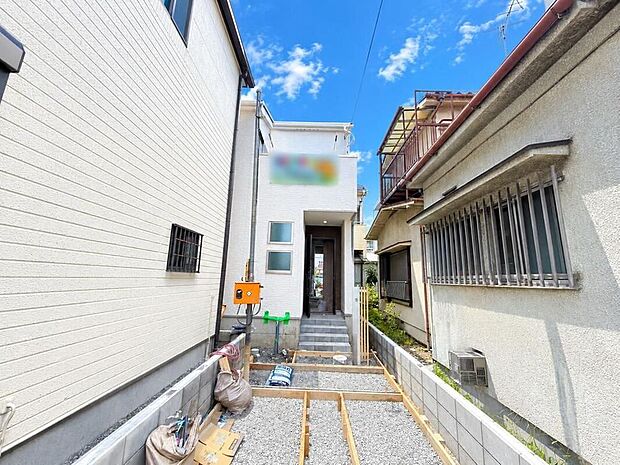 【現地外観写真】≪見学予約可能!≫
小学校まで徒歩7分。中学校まで徒歩4分!お子様の通学が安心な住環境です♪