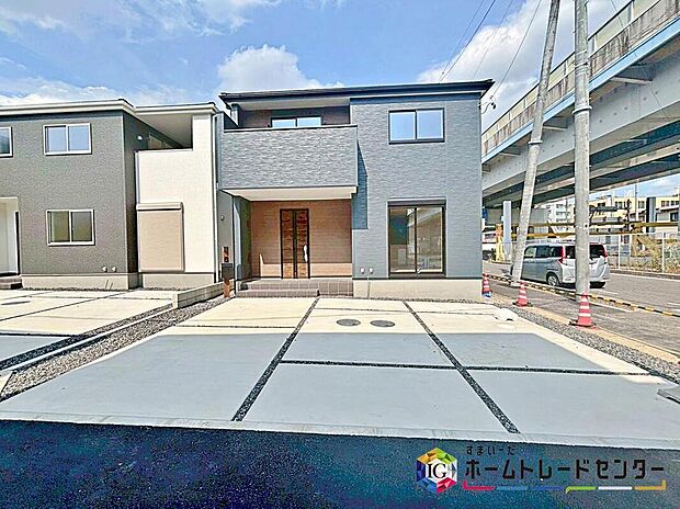 リーブルガーデン知立市牛田１丁目、全３棟（写真１号棟）
堂々完成しました☆
ご見学はホームトレードセンター株式会社まで、お気軽にお問い合わせください♪