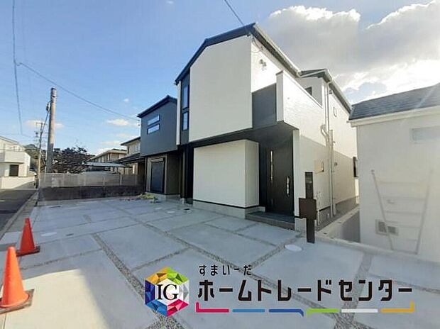 緑区鳴丘2丁目、全4棟(写真右3号棟)
ご好評につき残り残り2棟♪
完成済み物件、ご見学可能♪
ホームトレードセンター株式会社までお気軽にお問い合わせください♪