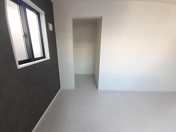 収納スペースを設けました!
お洋服をたくさんお持ちの方でもたっぷり収納できます。
お部屋を最大限広くご活用いただけます♪