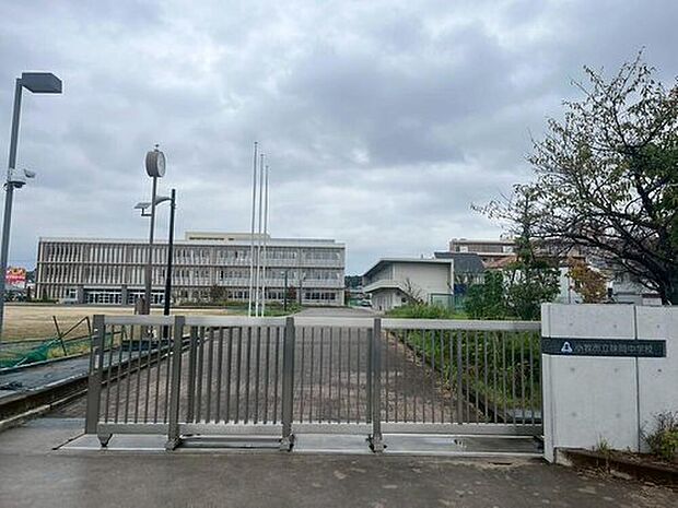 小牧市立味岡中学校まで700m