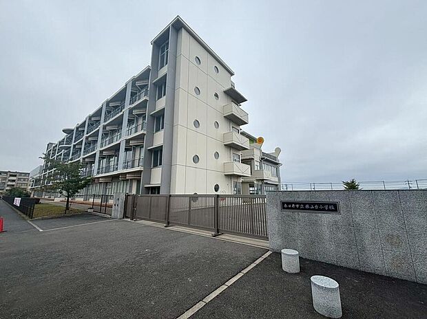 春日井市立藤山台小学校まで780m
