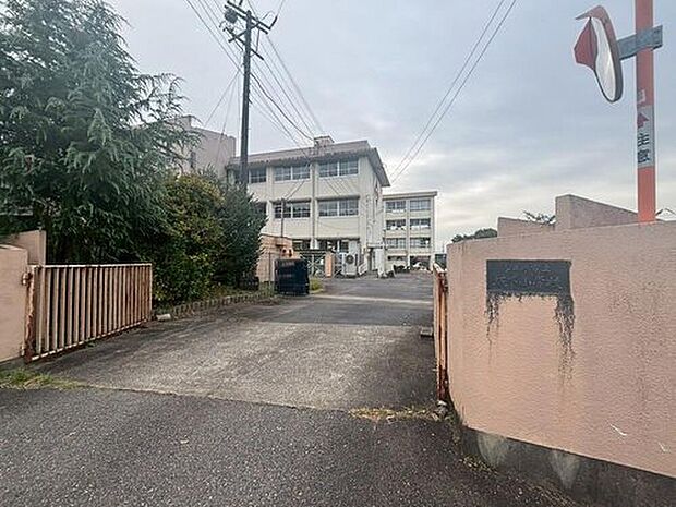 春日井市立坂下小学校まで460m