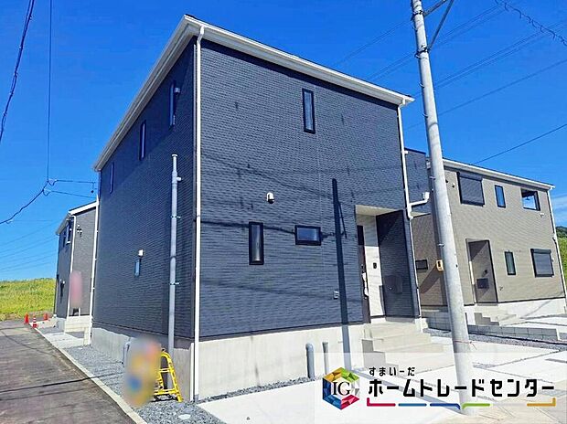 春日井市上条町第９　全４棟（写真２号棟）
堂々完成しました☆ご案内可能です♪
並列２台駐車可能、お庭付き♪
お問い合わせはお気軽に、ホームトレードセンター株式会社まで！