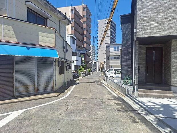 限定1棟!ZEH水準省エネ住宅
飯田グループホールディングス唯一の販売専門会社のホームトレードセンターの社員が直接、当物件をご案内いたします。