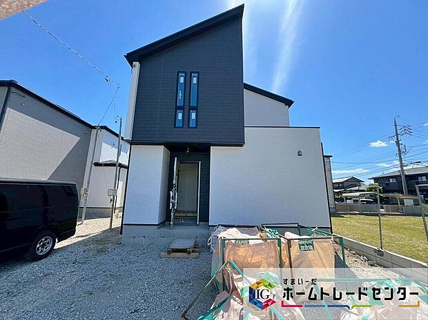 名古屋市守山区上志段味６期４棟（写真２号棟）
２０２６年６月上旬完成予定☆
最大2台駐車可能、お庭付き♪
お問い合わせはお気軽に、ホームトレードセンター株式会社まで！