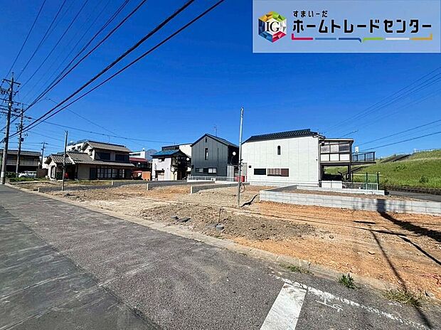 前面道路が4m以上あるため車の出し入れもラクラク！浴室乾燥機、床下収納、三面化粧台など暮らしを豊かにする、家族みんなが喜ぶ設備を搭載しました！