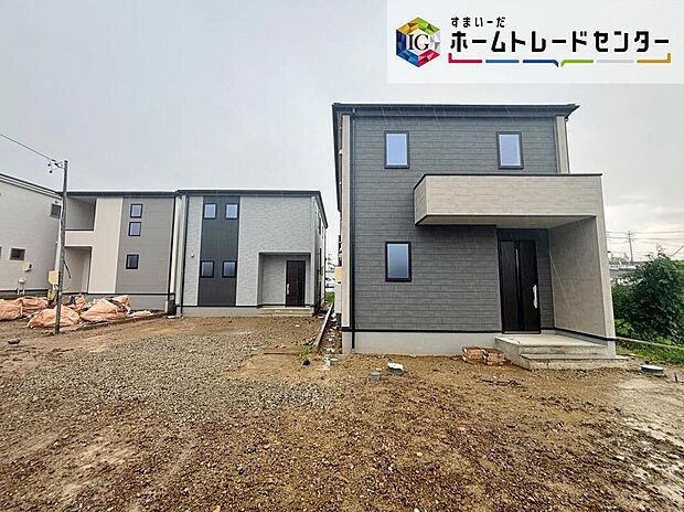 小牧市池之内鳶ヶ巣第二　全４棟（写真３・４号棟）
２０２６年９月中旬完成予定☆
並列３台駐車可能、全棟お庭付き♪
お問い合わせはお気軽に、ホームトレードセンター株式会社まで！