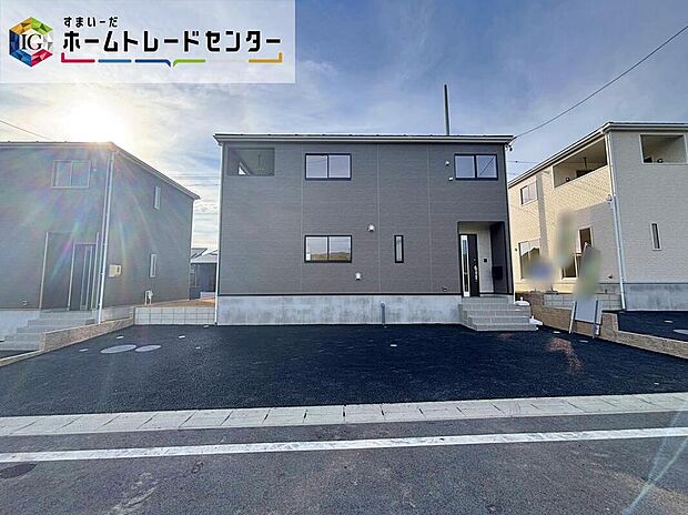 瀬戸市小空町第２　全３棟（写真２号棟）
堂々完成しました☆ご案内可能です♪
全棟並列３台駐車可能、南庭付き♪
お問い合わせはお気軽に、ホームトレードセンター株式会社まで！
