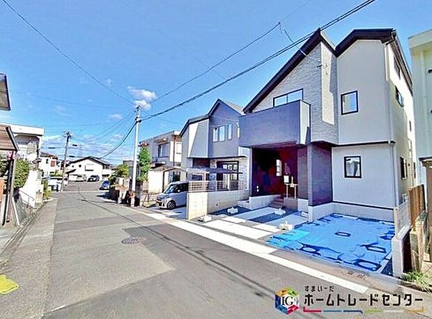 【前面道路含む現地写真】前面は、交通量の少ない北側約６．４ｍの公道です。
ゆとりがあり、駐車も落ち着いて行える
環境になっています。