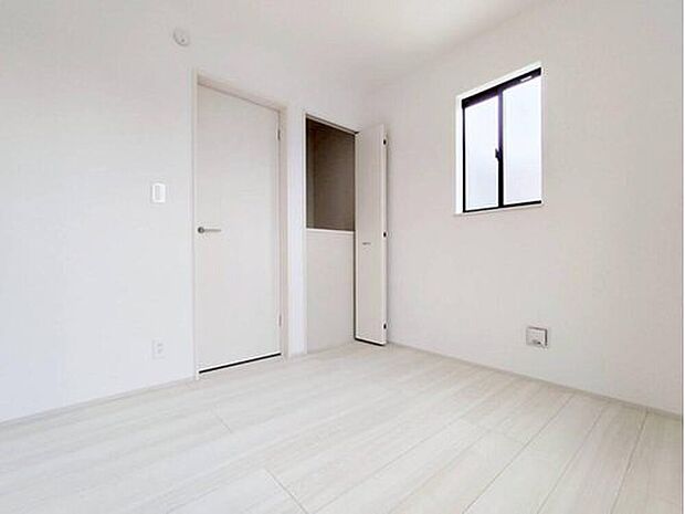 【収納】B号棟
家族一人ひとりの大切なプライベート空間。趣味に合わせて使って頂けるようシンプルに仕上げてあります。暮らし心地を大きく左右する収納を、適材適所に配置し使い勝手を考慮しました。