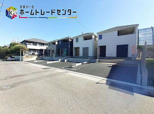 【前面道路含む現地写真】前面道路幅は、東側約7.95m・西側 約5.98mとゆとりがあります♪
ぜひ現地にて、実際の建物・街並み・日当たり等ご確認下さい♪
お問い合わせはお気軽に☆